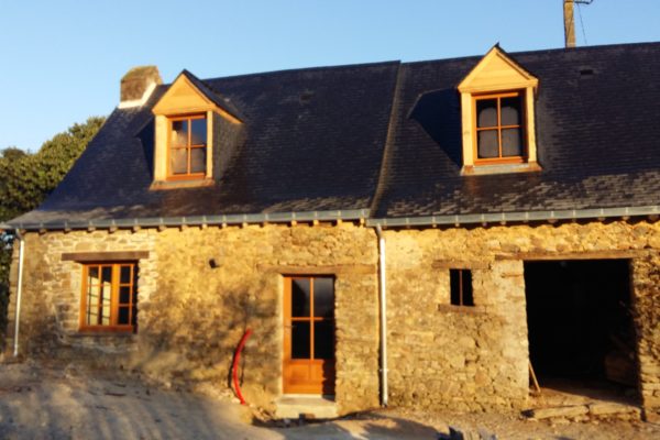 Renovation de longere en pierre facade-